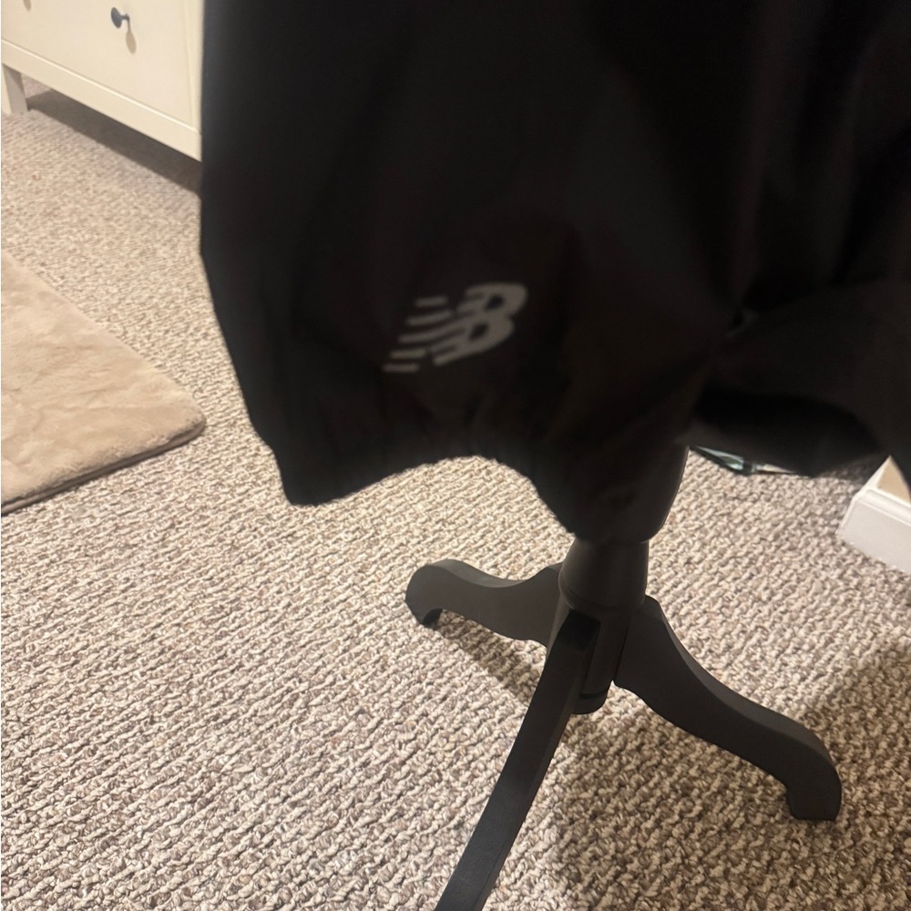 New Balance Black Utility Jacket with Hood and Water-Resistant Fabric - Picture 5 of 14